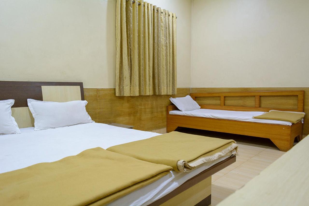 Hotel Mukesh Residency Пуна Экстерьер фото