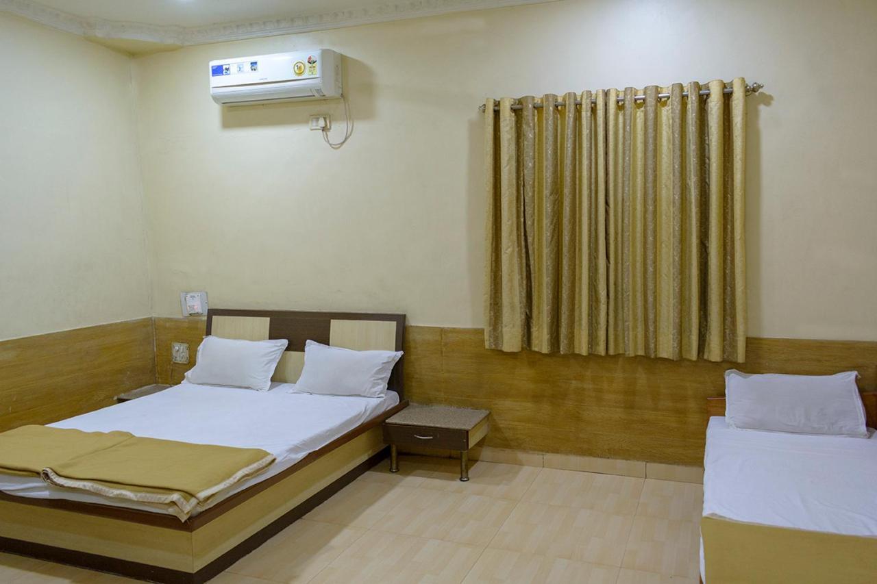 Hotel Mukesh Residency Пуна Экстерьер фото