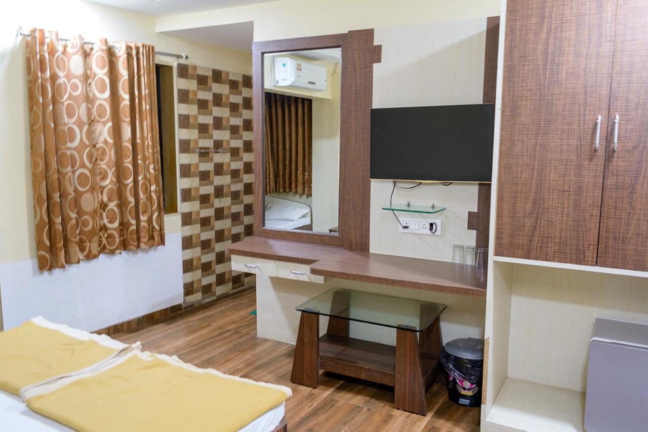 Hotel Mukesh Residency Пуна Экстерьер фото