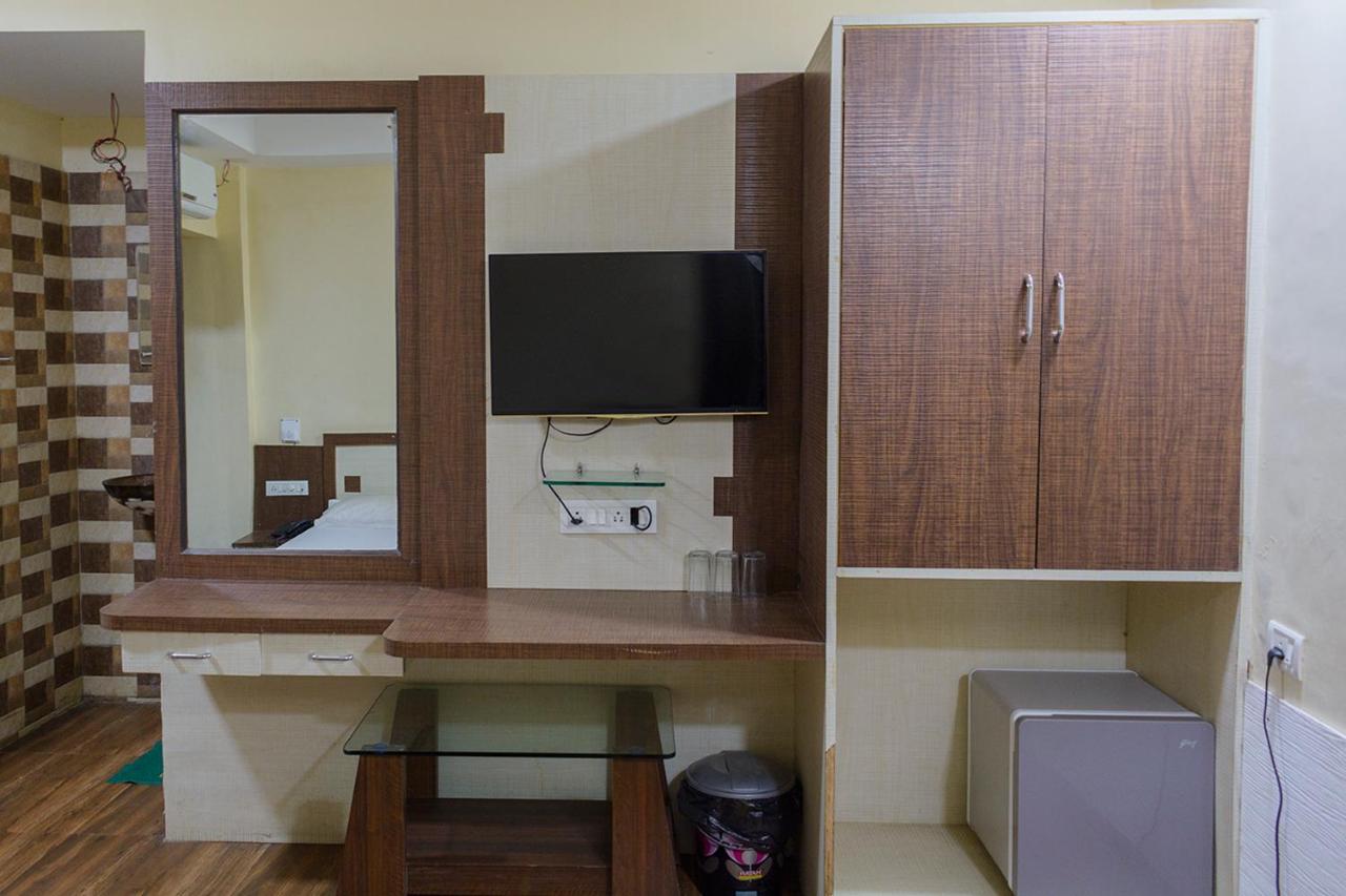 Hotel Mukesh Residency Пуна Экстерьер фото
