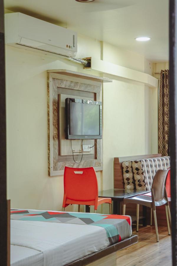 Hotel Mukesh Residency Пуна Экстерьер фото